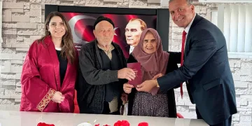 60 yıl sonra resmi nikah kıydılar