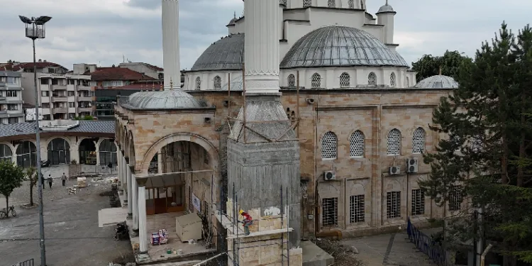 Cedidiye camisinin minareleri şekilleniyor