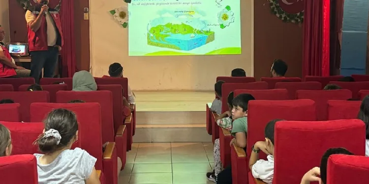 Çineli öğrenciler 'su gönüllüsü' oldu