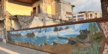 depremin izleri duvarlara çizilen resimlerle siliniyor