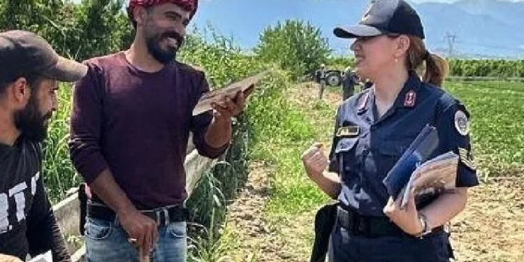 Jandarmadan işçilere 'KADES' bilgilendirmesi