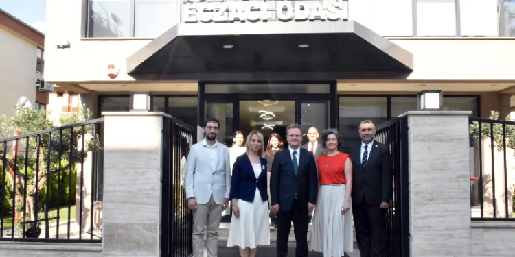 Vali Ünlü, veteriner ve eczacılar ile bir araya geldi