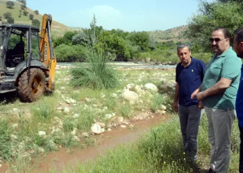 Siirt'te köy yollarında çalışan personele denetleme