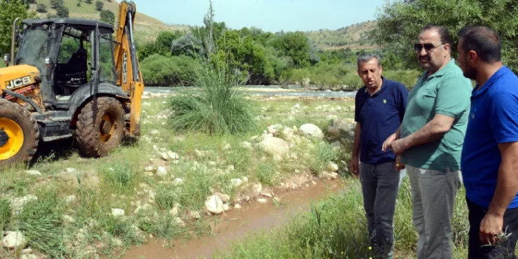 Siirt'te köy yollarında çalışan personele denetleme