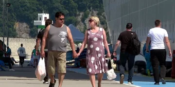 Rus turistler Amasra’ya doyamıyor