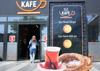 bu kafede çay-simit sudan ucuz