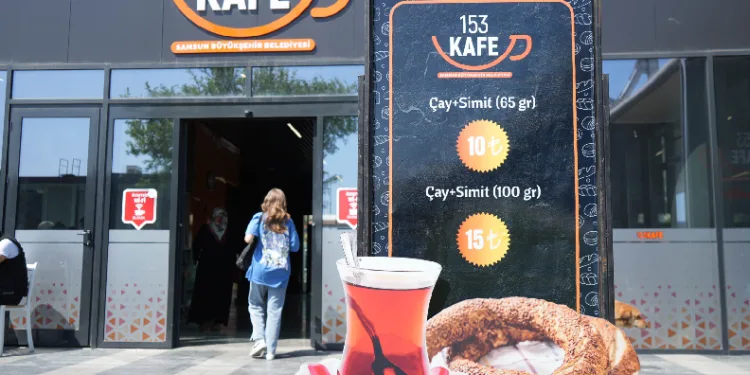 bu kafede çay-simit sudan ucuz