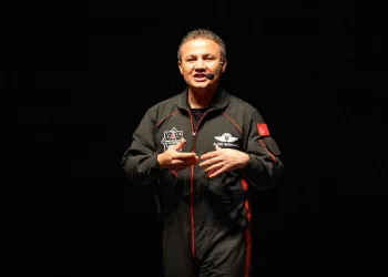 Alper Gezeravcı gençlere ilham oluyor