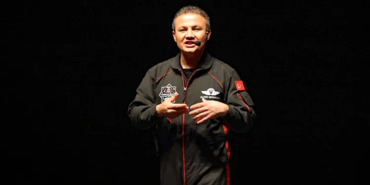 Alper Gezeravcı gençlere ilham oluyor