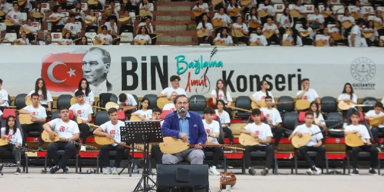 'Bin Bağlama Bin Umut' konseri