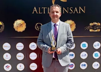 Altın Kalem Ödülü’nün sahibi oldu