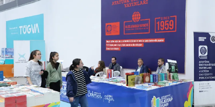 Atatürk Üniversitesi yayınevi, ziyaretçilerini ağırlıyor