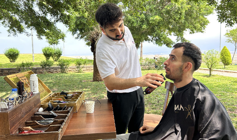 Sevgi makasıyla tıraş oldular