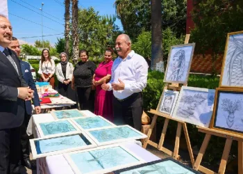 Vali Pehlivan, el sanatları sergisini gezdi