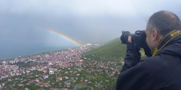 Saatlerce “gökkuşağını” beklediler
