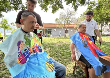 Sevgi makasıyla tıraş oldular