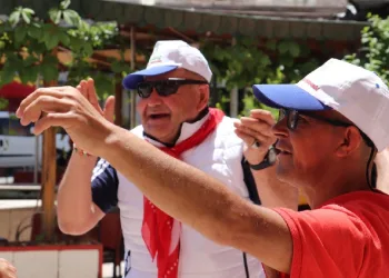 Kırkağaç’ta engelli gençlere asker eğlencesi