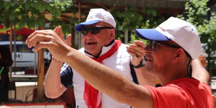 Kırkağaç’ta engelli gençlere asker eğlencesi