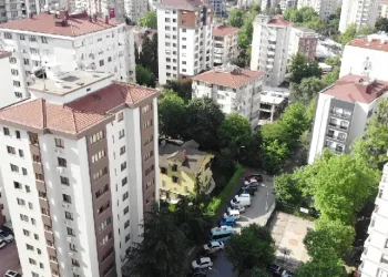 Dikey yapılaşmaya ‘köşküyle’ meydan okudu