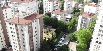 Dikey yapılaşmaya ‘köşküyle’ meydan okudu