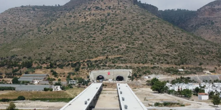 Dev projede 16 tünel, 8'er viyadük ve köprü hizmete girdi
