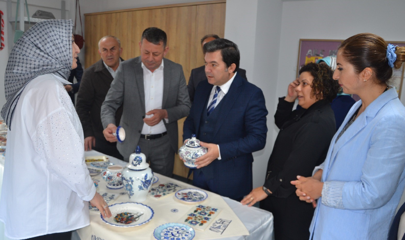 Renklerin dile geldiği çini sergisi açıldı