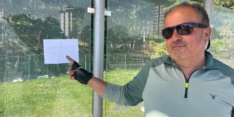 Evlenmek için durağa ilan astı
