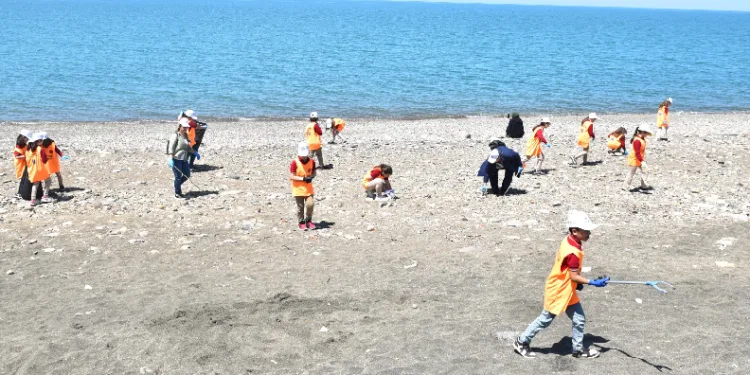 Çocuklar büyüklerine örnek oldu