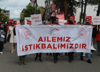Bingöl’de ‘Aile istikbalimizdir’ yürüyüşü
