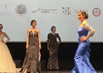 “İğne İle İpliğin Dansı” defilesi