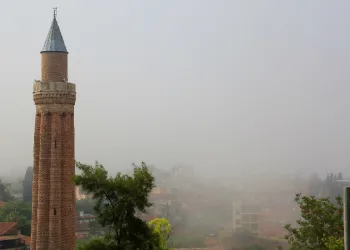 Turizm kentini sis yuttu