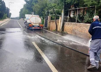 Dilovası'nda cadde ve sokaklar yıkanıyor