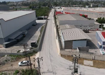 Akdeniz’de asfalt çalışmaları sürüyor