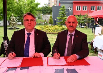 ZBEÜ Bilim ve Teknoloji Uygulama ve Araştırma Merkezi (ARTMER) ile Düzce Üniversitesi Bilimsel ve Teknolojik Araştırmalar Uygulama ve Araştırma Merkezi (DÜBİT) arasında iş birliği protokolü imzalandı.