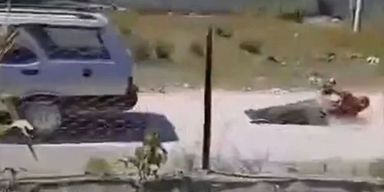 Komşusunu otomobilin arkasında sürükleyen kişi tutuklandı