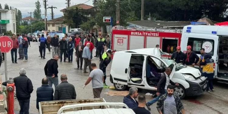 Bursa’da kahreden kaza: Aynı aileden 3 kişi hayatını kaybetti