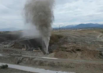 12 gündür korku salan sondaj taş fırlatmaya başladı