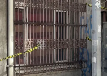 Baba dehşeti: Eşini ve kızını silahla vurarak öldürdü