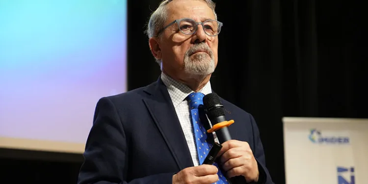 “Binaları hiç acımadan kepçeyi vurarak yıkacaksın”