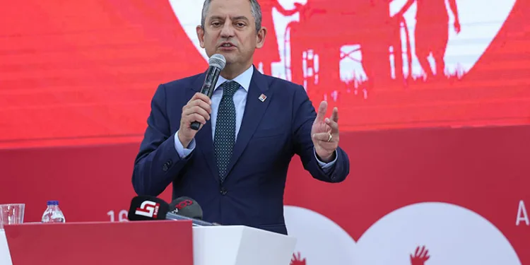 Özel’den engelliler için bakanlık sözü