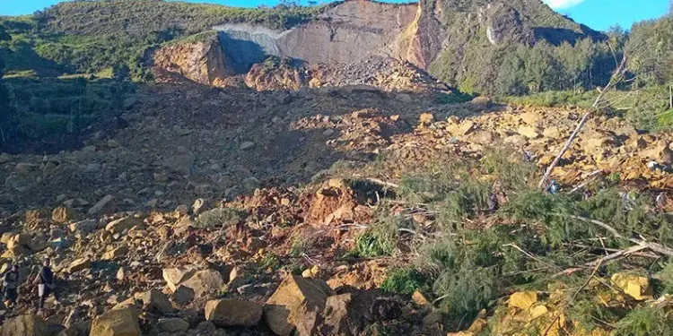Papua Yeni Gine’de toprak kayması