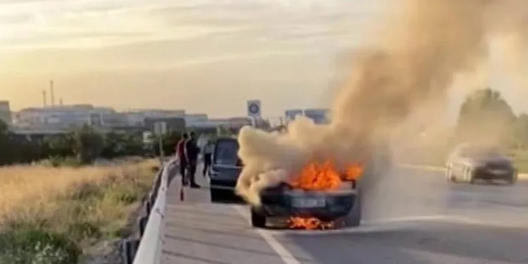 Konya’da otomobil alev alev yandı