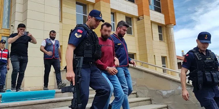 Arazi anlaşmazlığı nedeniyle 1 kişiyi öldürüp 2 kişiyi yaralayan şahıs tutuklandı