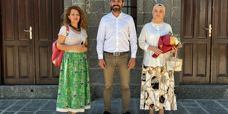 Diyarbakır Müzesi 90. yılında 90 bininci ziyaretçisini çiçekle karşıladı