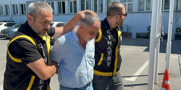 Bursa’da eşini ve taksi şoförünü vuran koca tutuklandı