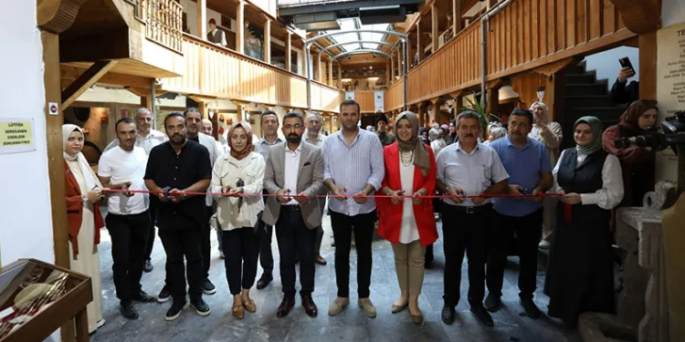 ‘Mühre’ Tezhip Sergisi Kent Müzesinde görücüye çıktı