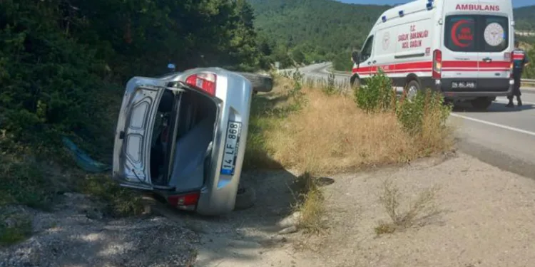 Seyir halindeki otomobil takla attı: 2 yaralı