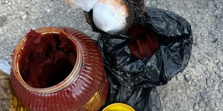 Salça kavanozundan uyuşturucu çıktı