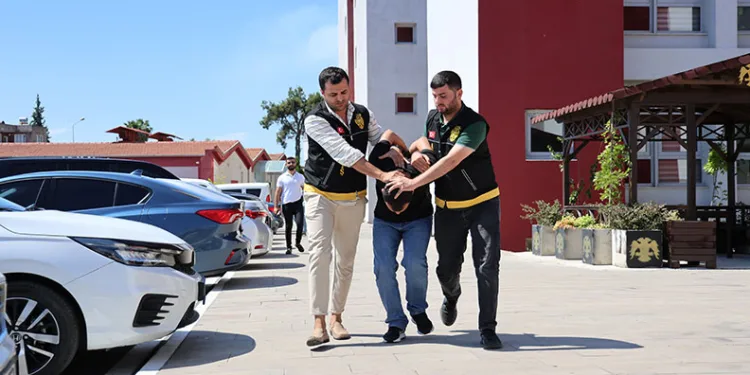 Genç kadını öldüren maganda Yunanistan’a kaçmak isterken yakalandı