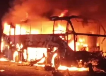 Pakistan’da yolcu otobüsü alev aldı: 3 ölü, 10 yaralı